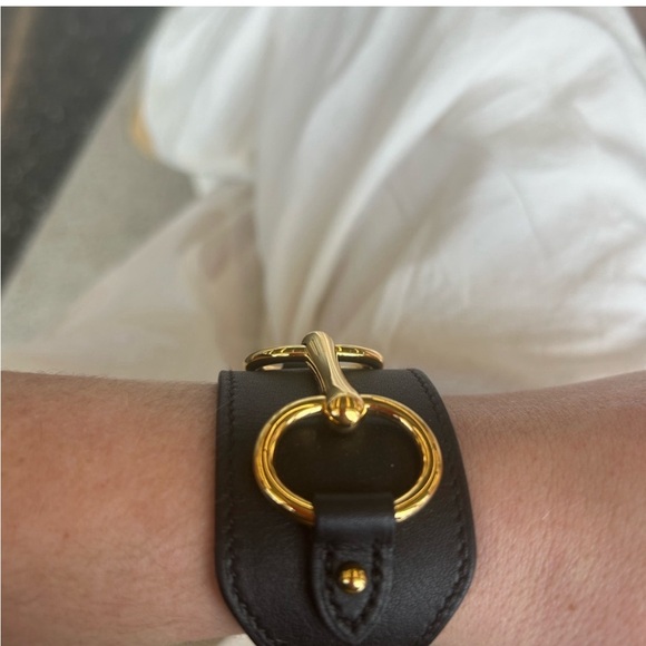Hermes black cuff bracelet with gold horse bit detailing - Picture 2 of 6